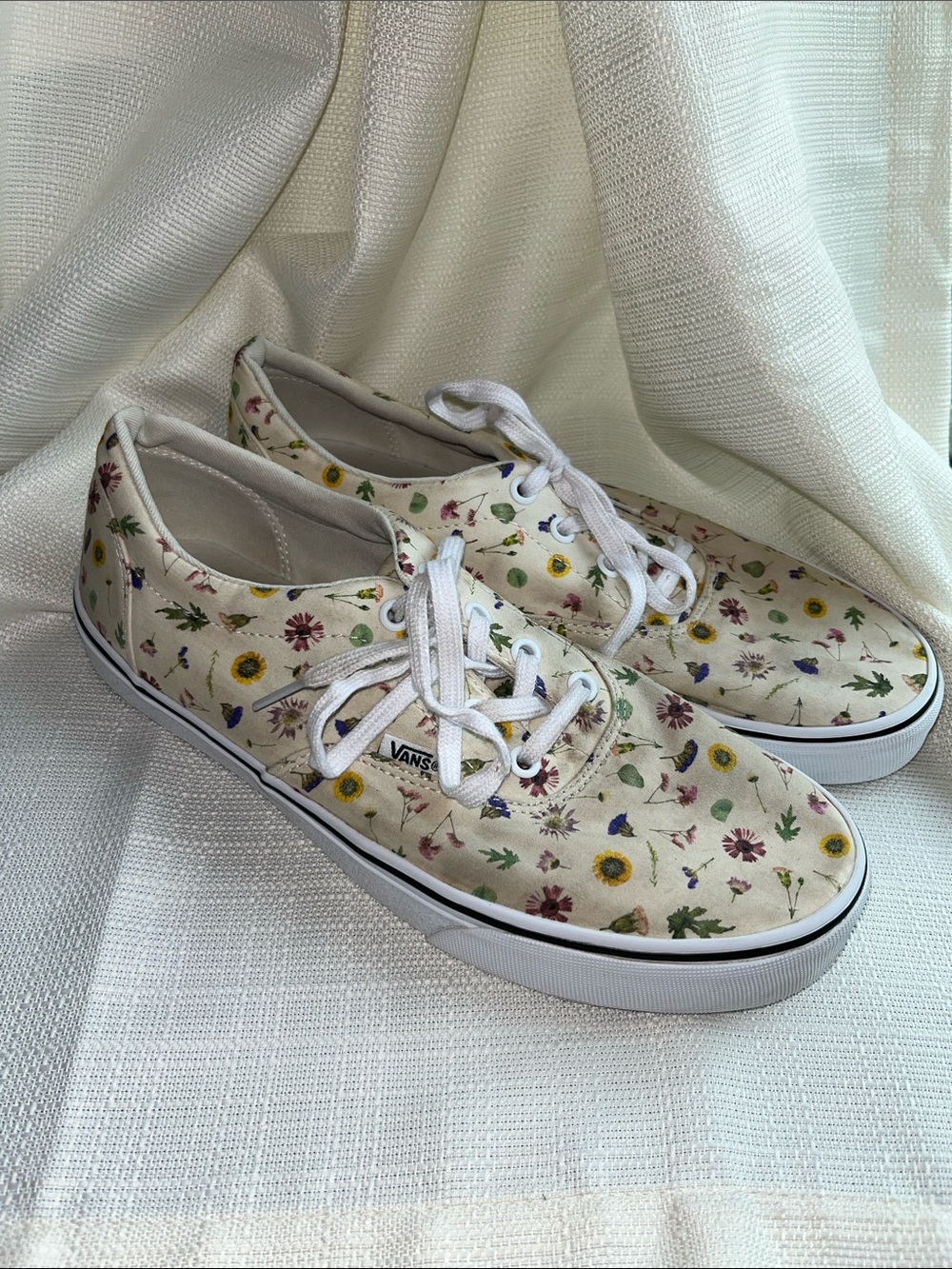 Vans Women's Cream Canvas Sneakers with Multicolor Floral Print